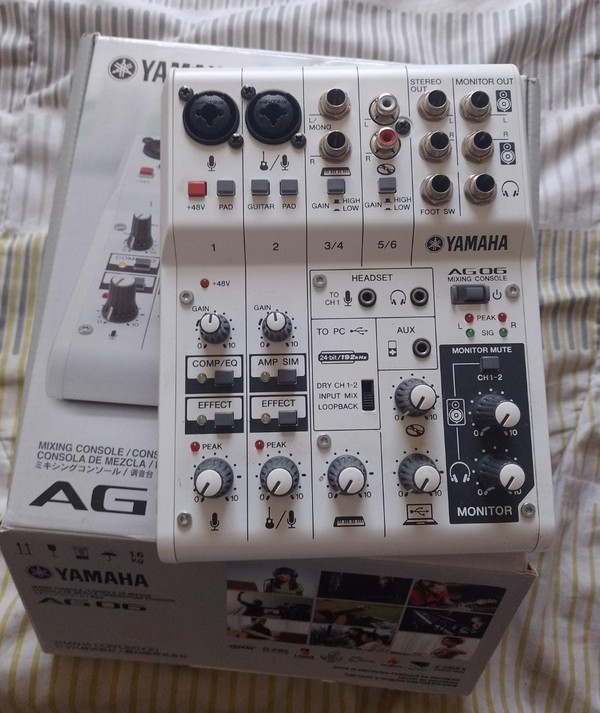 Consola de sonido Yamaha AG06 - USB