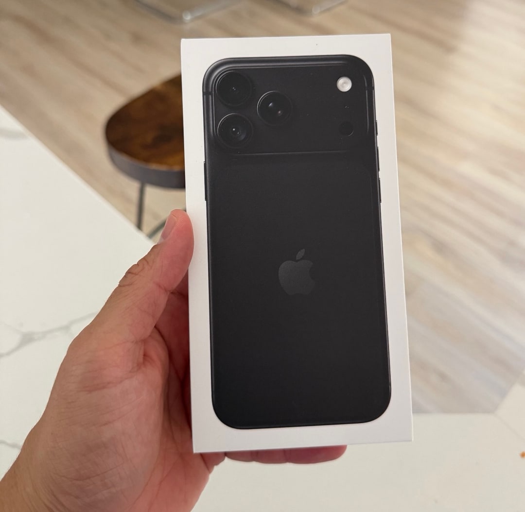 Apple iPhone 18 Pro Max with Retail Box – Black, Triple-Camera Model