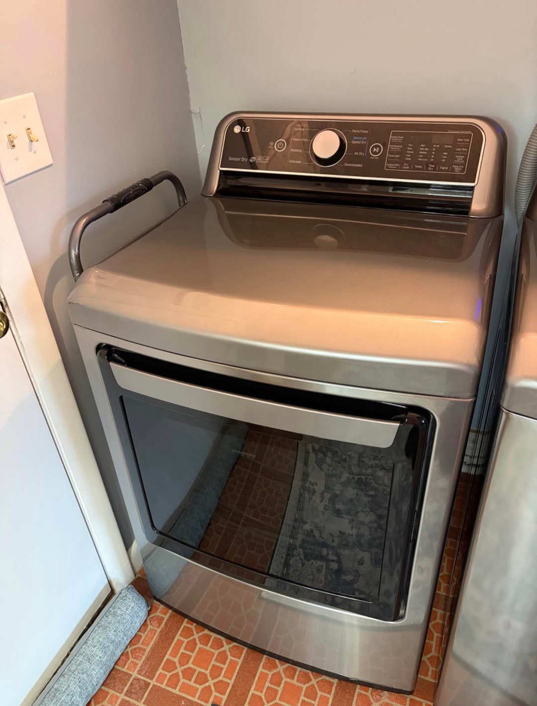 LG washer and dryer set, photo 2