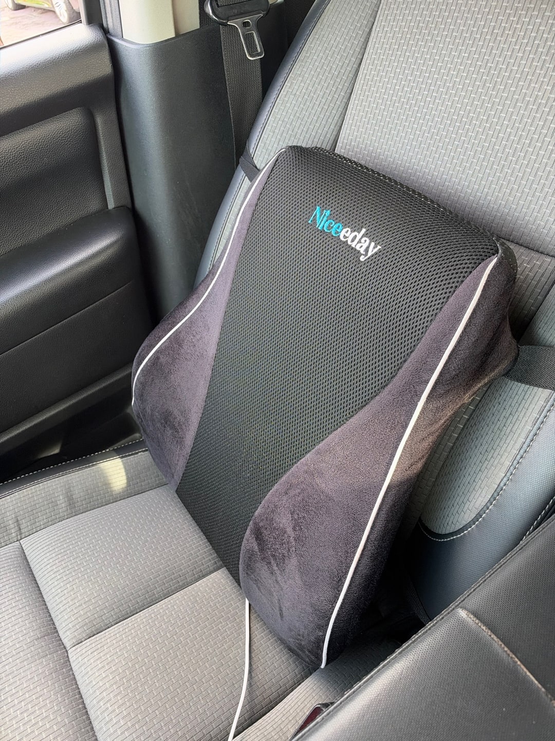 Lumbar pillow car