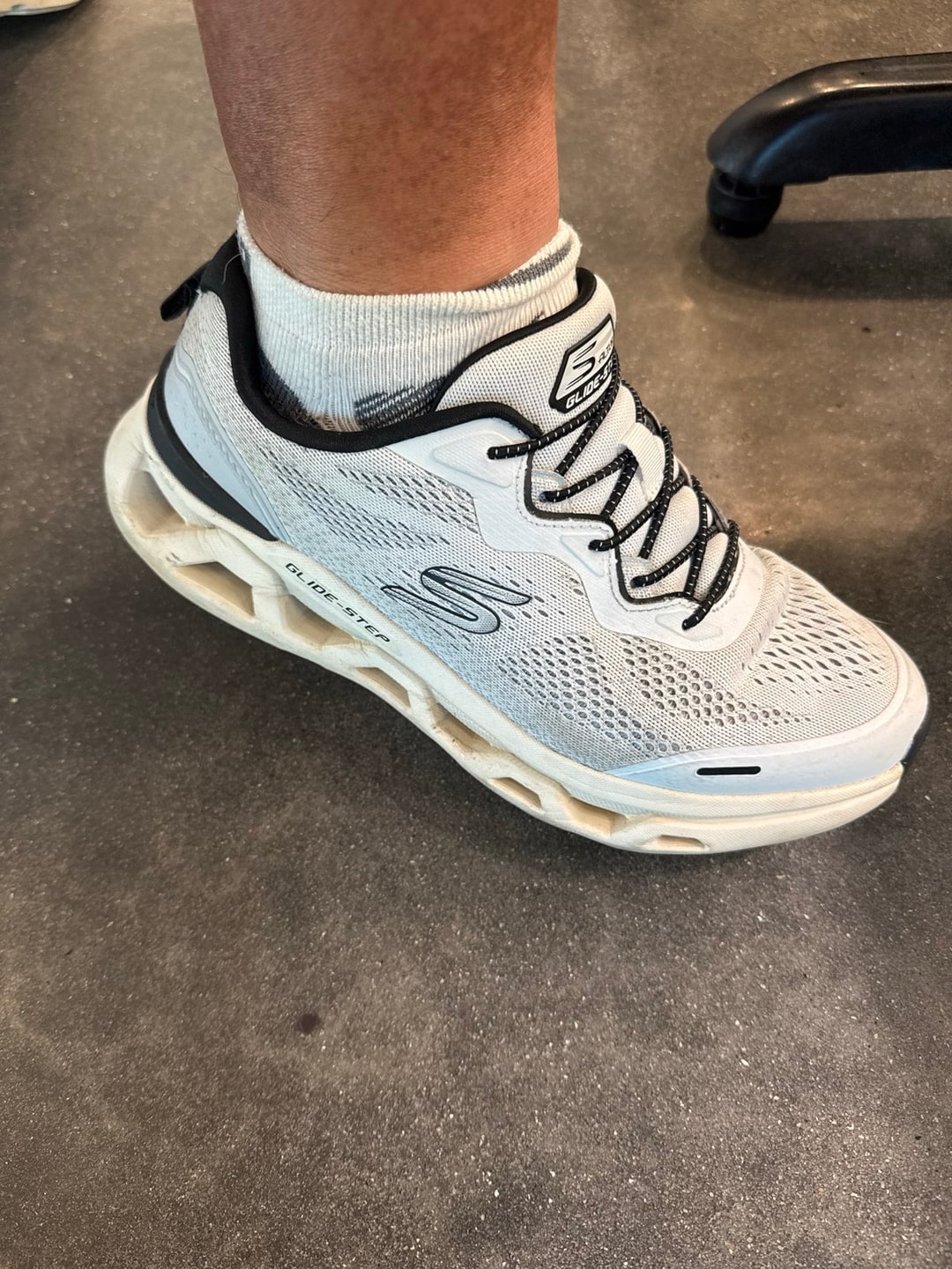 Skechers Glide-Step Sneaker – White/Light Blue