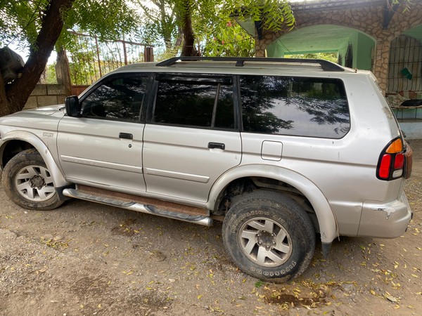Mitsubishi Montero 2003